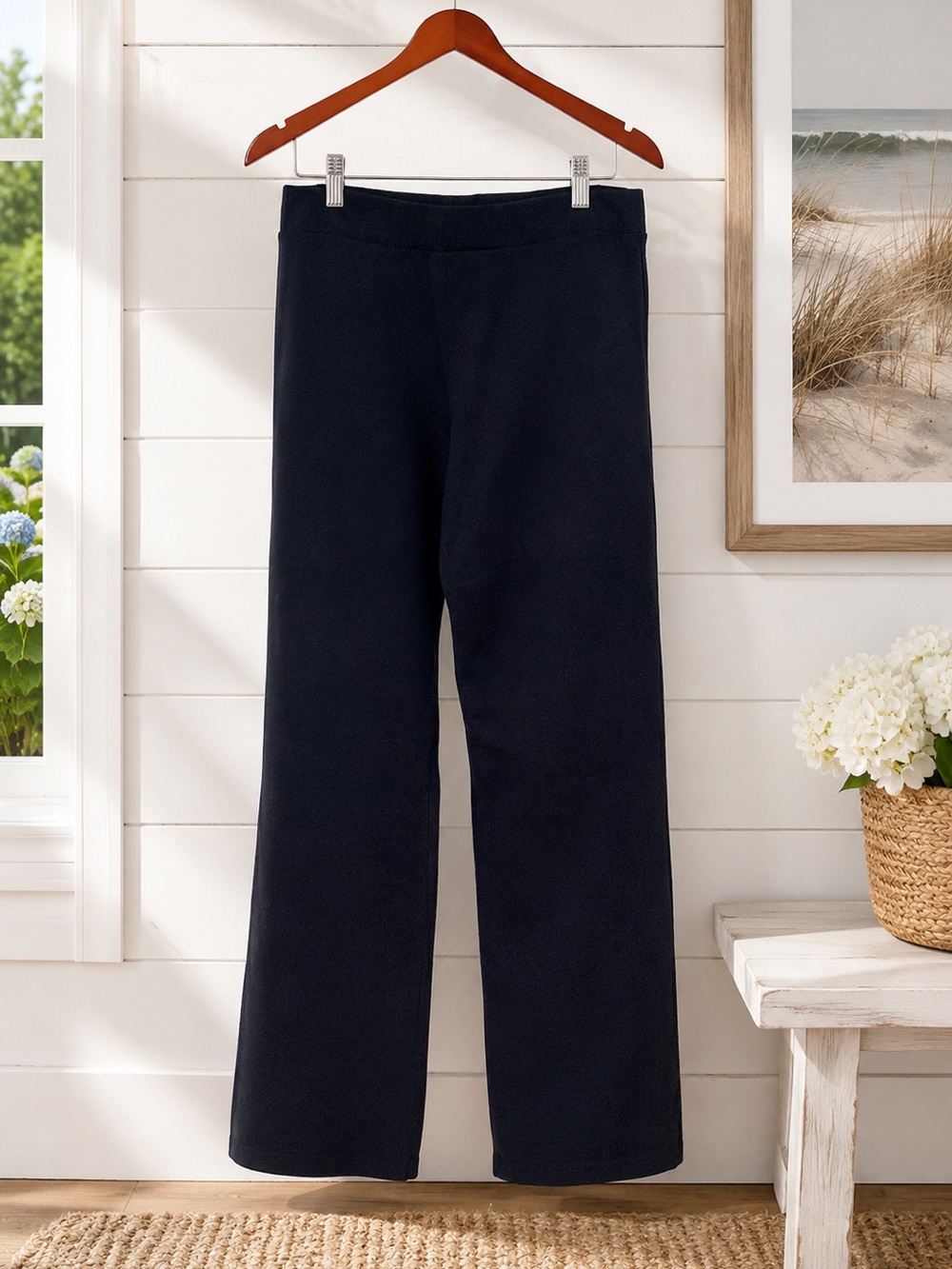 329m The Hamptons NYLuxury clothing store “Blue One”Black knit bottoms